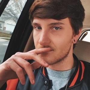 Meet your Posher, Dee